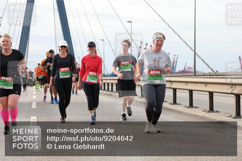 03.10.2025 - Köhlbrandbrückenlauf Lena Gebhardt http://msf.ph/oto/9204642 03.10.2025 15:57:53 Position 2 7672, 7842, 7665, 9519, 33, 7966 meine-sportfotos.de
