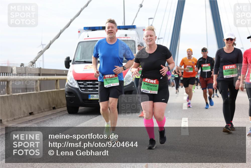 03.10.2025 - Köhlbrandbrückenlauf Lena Gebhardt http://msf.ph/oto/9204644 03.10.2025 15:57:54 Position 2 7687, 7672, 7842 meine-sportfotos.de