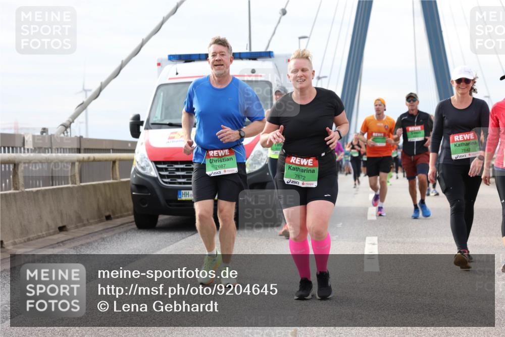03.10.2025 - Köhlbrandbrückenlauf Lena Gebhardt http://msf.ph/oto/9204645 03.10.2025 15:57:54 Position 2 7687, 7672, 7842 meine-sportfotos.de