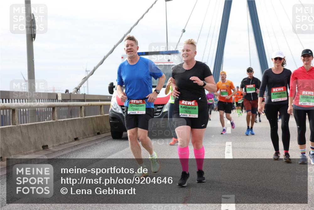 03.10.2025 - Köhlbrandbrückenlauf Lena Gebhardt http://msf.ph/oto/9204646 03.10.2025 15:57:54 Position 2 7687, 7672, 7842, 7665 meine-sportfotos.de