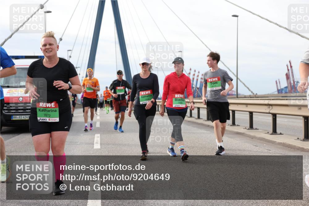 03.10.2025 - Köhlbrandbrückenlauf Lena Gebhardt http://msf.ph/oto/9204649 03.10.2025 15:57:55 Position 2 7672, 4249, 7842, 7665, 9519 meine-sportfotos.de