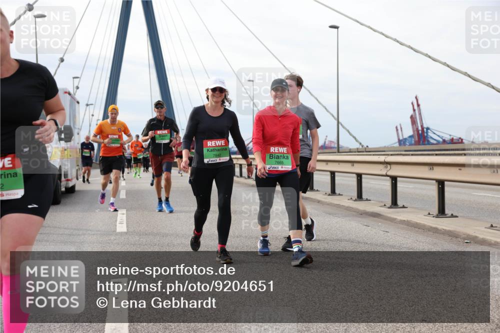 03.10.2025 - Köhlbrandbrückenlauf Lena Gebhardt http://msf.ph/oto/9204651 03.10.2025 15:57:55 Position 2 2, 7842, 7665 meine-sportfotos.de