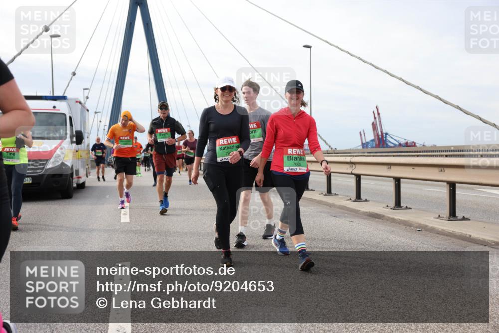 03.10.2025 - Köhlbrandbrückenlauf Lena Gebhardt http://msf.ph/oto/9204653 03.10.2025 15:57:56 Position 2 249, 619, 7665 meine-sportfotos.de