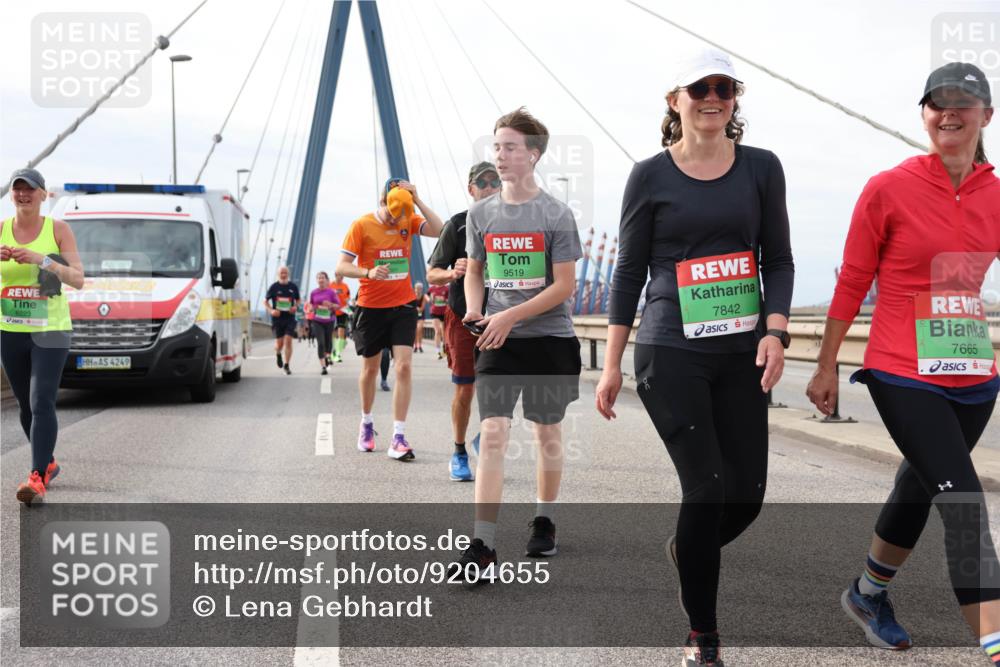 03.10.2025 - Köhlbrandbrückenlauf Lena Gebhardt http://msf.ph/oto/9204655 03.10.2025 15:57:57 Position 2 8223, 4249, 9519, 7842, 7665 meine-sportfotos.de