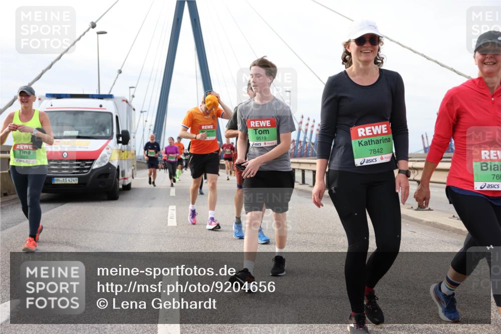 03.10.2025 - Köhlbrandbrückenlauf Lena Gebhardt http://msf.ph/oto/9204656 03.10.2025 15:57:57 Position 2 8223, 4249, 9519, 7842, 766 meine-sportfotos.de