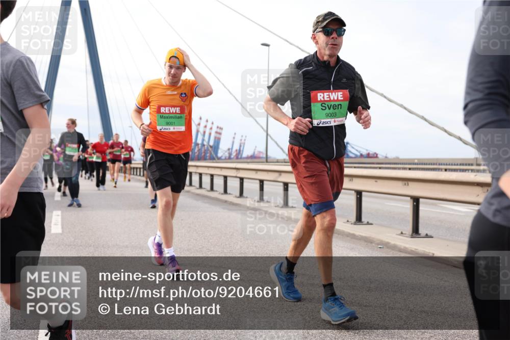03.10.2025 - Köhlbrandbrückenlauf Lena Gebhardt http://msf.ph/oto/9204661 03.10.2025 15:57:58 Position 2 9001, 9003 meine-sportfotos.de