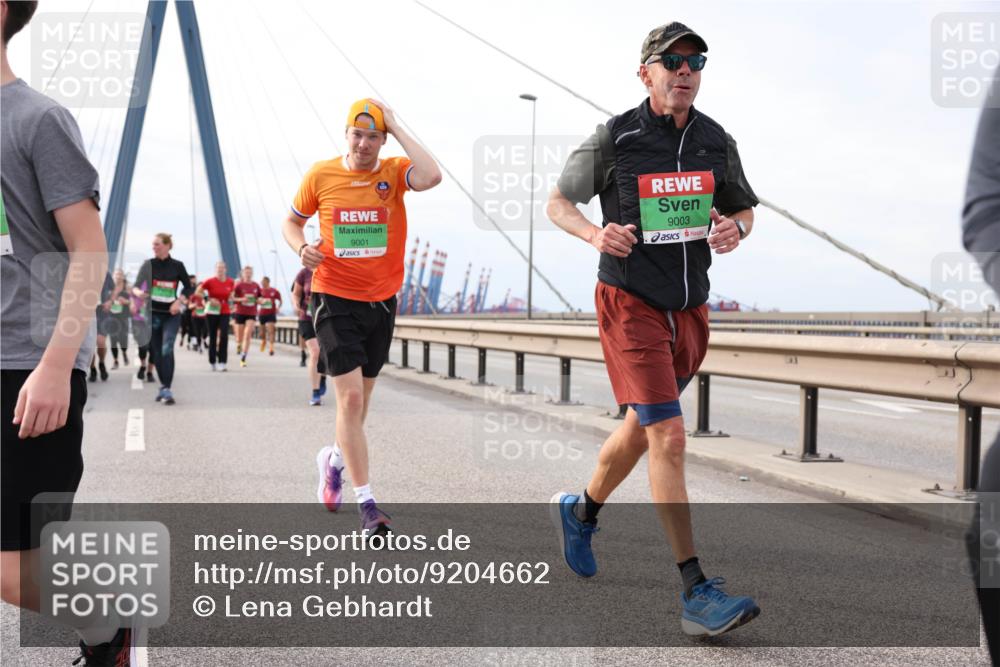 03.10.2025 - Köhlbrandbrückenlauf Lena Gebhardt http://msf.ph/oto/9204662 03.10.2025 15:57:58 Position 2 9001, 9003 meine-sportfotos.de