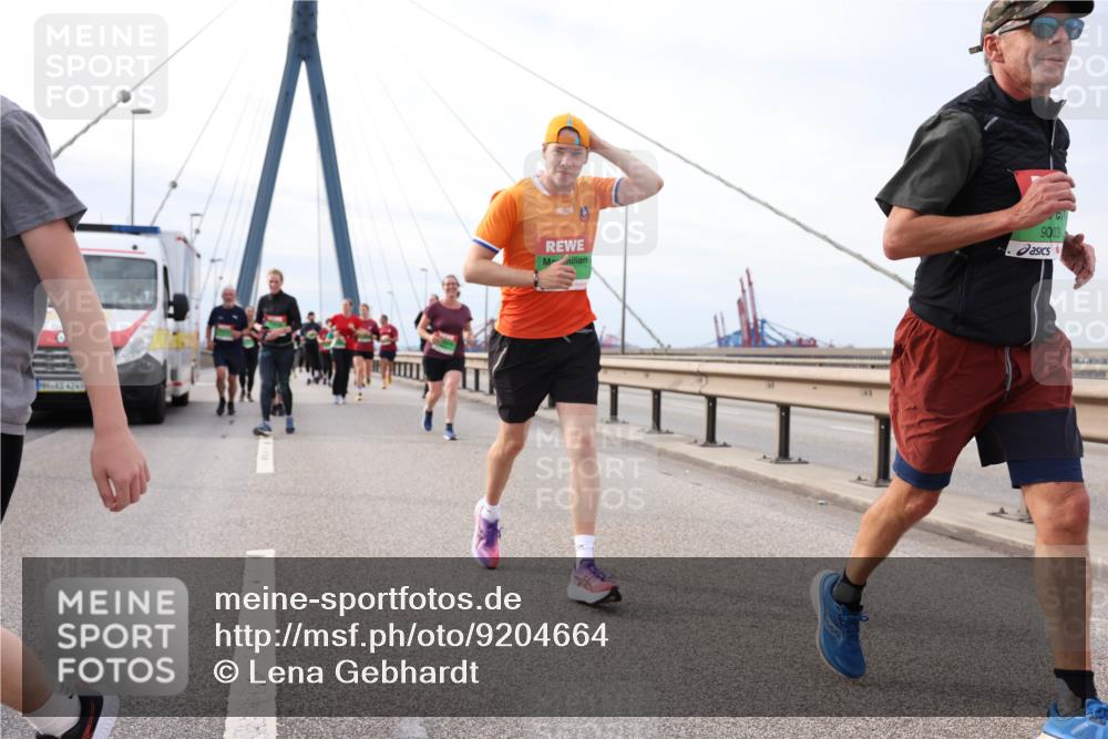 03.10.2025 - Köhlbrandbrückenlauf Lena Gebhardt http://msf.ph/oto/9204664 03.10.2025 15:57:58 Position 2 4249, 100, 9003 meine-sportfotos.de