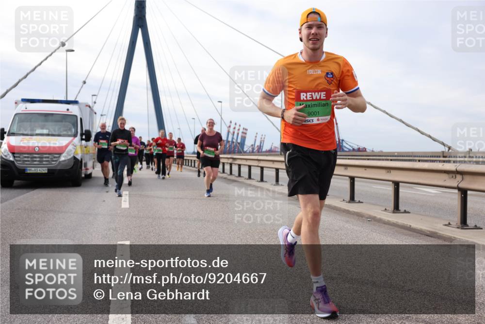 03.10.2025 - Köhlbrandbrückenlauf Lena Gebhardt http://msf.ph/oto/9204667 03.10.2025 15:57:59 Position 2 4249, 9001 meine-sportfotos.de