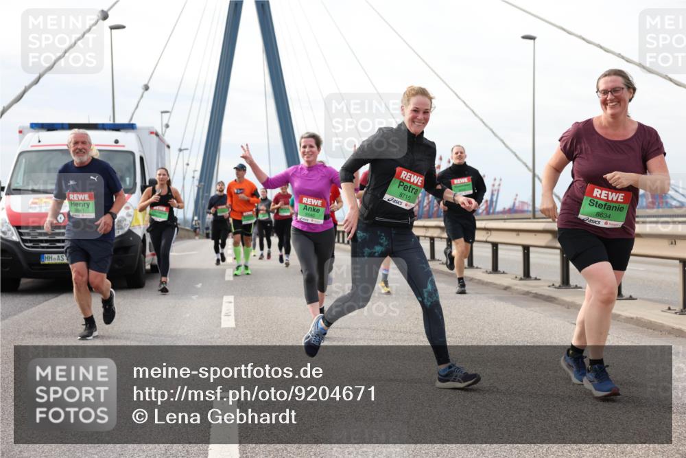 03.10.2025 - Köhlbrandbrückenlauf Lena Gebhardt http://msf.ph/oto/9204671 03.10.2025 15:58:01 Position 2 9541, 9540, 8715, 8634 meine-sportfotos.de