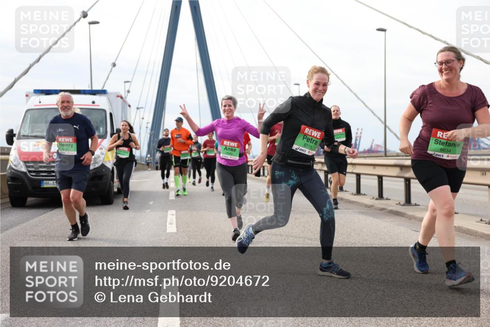 03.10.2025 - Köhlbrandbrückenlauf Lena Gebhardt http://msf.ph/oto/9204672 03.10.2025 15:58:01 Position 2 9541, 8634, 8715, 9540 meine-sportfotos.de