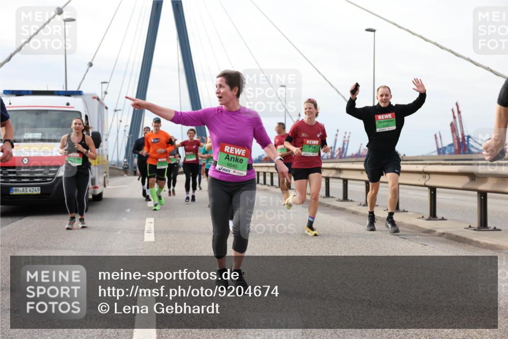 03.10.2025 - Köhlbrandbrückenlauf Lena Gebhardt http://msf.ph/oto/9204674 03.10.2025 15:58:02 Position 2 42, 854, 488, 4249, 9540 meine-sportfotos.de