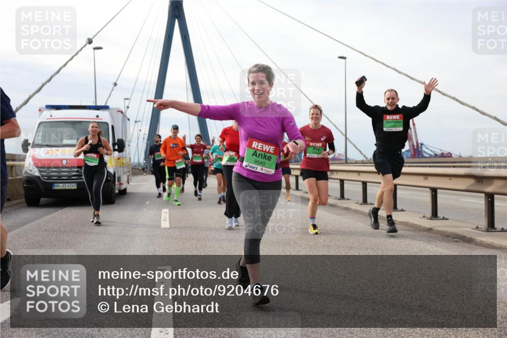 03.10.2025 - Köhlbrandbrückenlauf Lena Gebhardt http://msf.ph/oto/9204676 03.10.2025 15:58:02 Position 2 4249, 9540, 1 meine-sportfotos.de