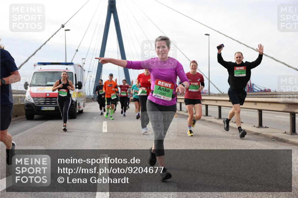 03.10.2025 - Köhlbrandbrückenlauf Lena Gebhardt http://msf.ph/oto/9204677 03.10.2025 15:58:02 Position 2 4249, 9540, 6752 meine-sportfotos.de