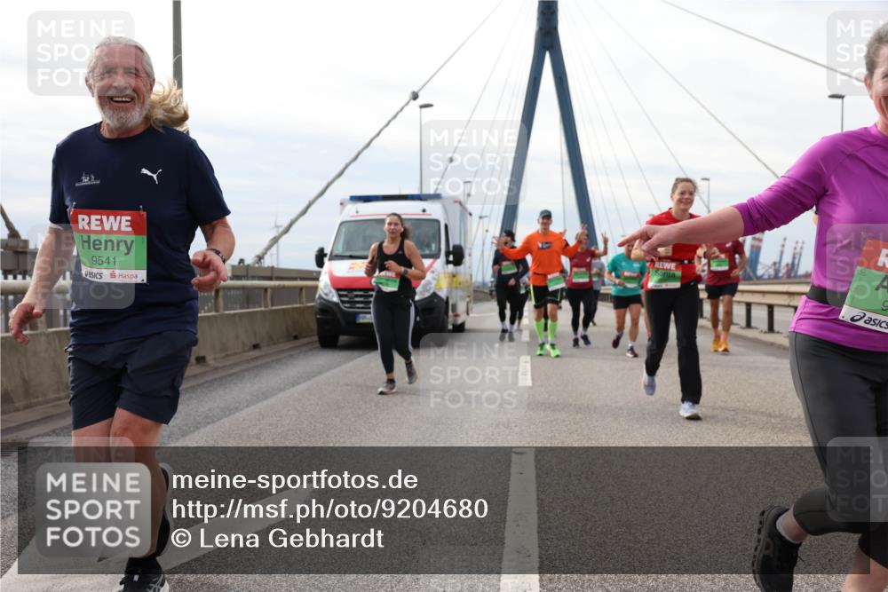 03.10.2025 - Köhlbrandbrückenlauf Lena Gebhardt http://msf.ph/oto/9204680 03.10.2025 15:58:03 Position 2 9541 meine-sportfotos.de