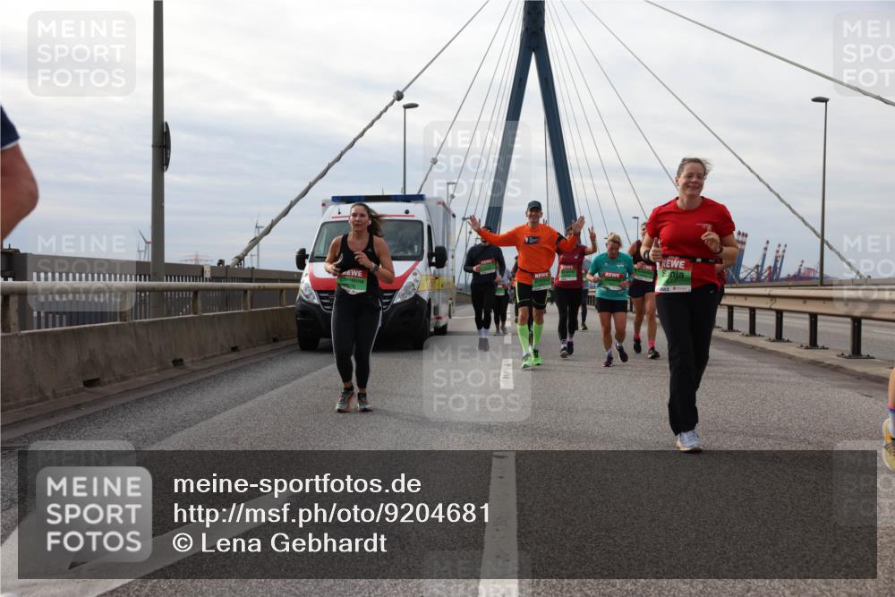 03.10.2025 - Köhlbrandbrückenlauf Lena Gebhardt http://msf.ph/oto/9204681 03.10.2025 15:58:03 Position 2  meine-sportfotos.de