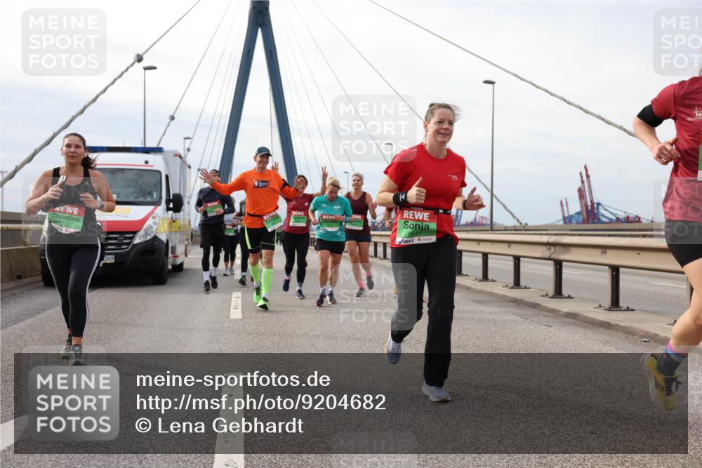 03.10.2025 - Köhlbrandbrückenlauf Lena Gebhardt http://msf.ph/oto/9204682 03.10.2025 15:58:04 Position 2 796, 7647 meine-sportfotos.de