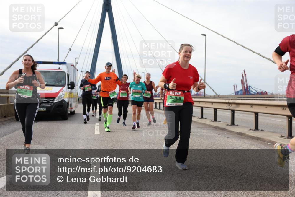 03.10.2025 - Köhlbrandbrückenlauf Lena Gebhardt http://msf.ph/oto/9204683 03.10.2025 15:58:04 Position 2 796, 1, 4249, 7647 meine-sportfotos.de