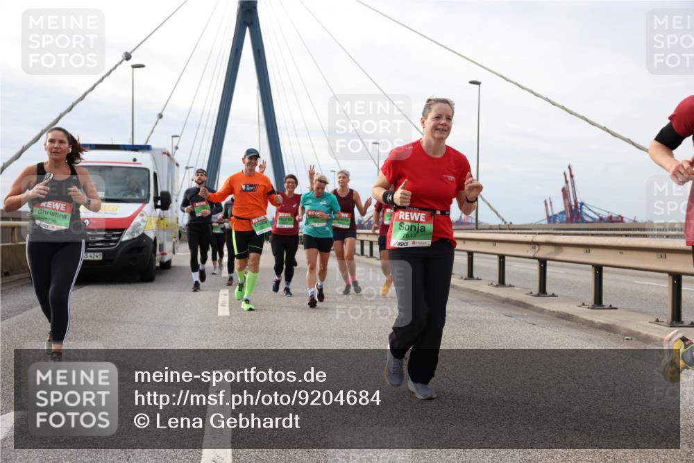 03.10.2025 - Köhlbrandbrückenlauf Lena Gebhardt http://msf.ph/oto/9204684 03.10.2025 15:58:04 Position 2 7796, 4249, 7647 meine-sportfotos.de