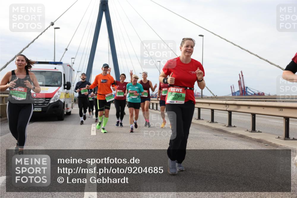 03.10.2025 - Köhlbrandbrückenlauf Lena Gebhardt http://msf.ph/oto/9204685 03.10.2025 15:58:04 Position 2 796, 4249, 7647 meine-sportfotos.de