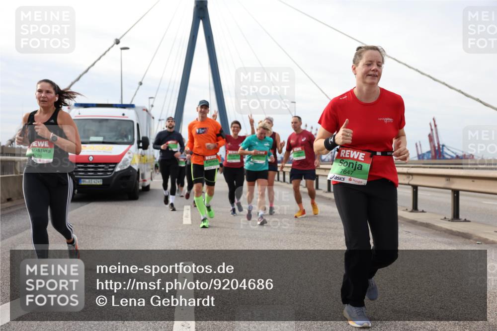 03.10.2025 - Köhlbrandbrückenlauf Lena Gebhardt http://msf.ph/oto/9204686 03.10.2025 15:58:04 Position 2 796, 4249, 7647 meine-sportfotos.de