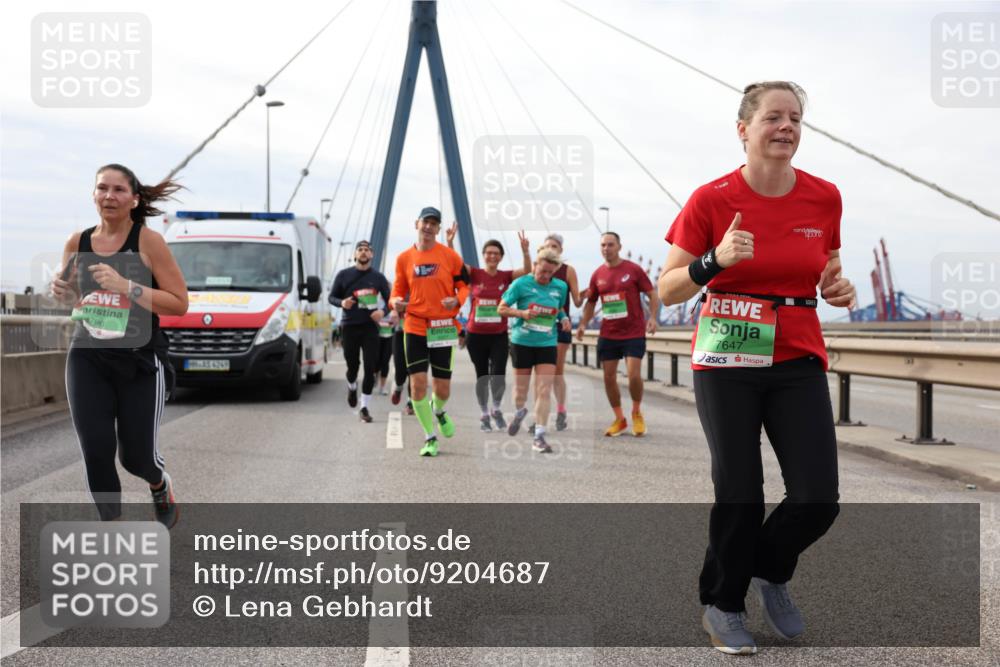 03.10.2025 - Köhlbrandbrückenlauf Lena Gebhardt http://msf.ph/oto/9204687 03.10.2025 15:58:04 Position 2 796, 4249, 7647 meine-sportfotos.de