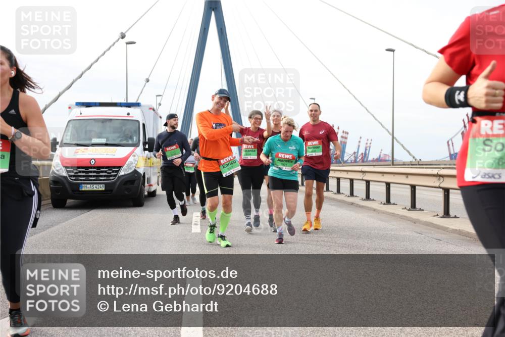 03.10.2025 - Köhlbrandbrückenlauf Lena Gebhardt http://msf.ph/oto/9204688 03.10.2025 15:58:05 Position 2 4249, 7821, 76 meine-sportfotos.de