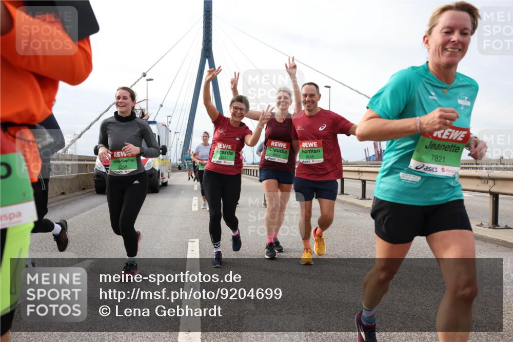 03.10.2025 - Köhlbrandbrückenlauf Lena Gebhardt http://msf.ph/oto/9204699 03.10.2025 15:58:07 Position 2 8252, 3344, 8444, 8446, 7821 meine-sportfotos.de