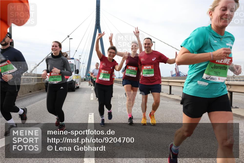 03.10.2025 - Köhlbrandbrückenlauf Lena Gebhardt http://msf.ph/oto/9204700 03.10.2025 15:58:07 Position 2 9740, 8444, 8446, 7821, 8252, 3344 meine-sportfotos.de