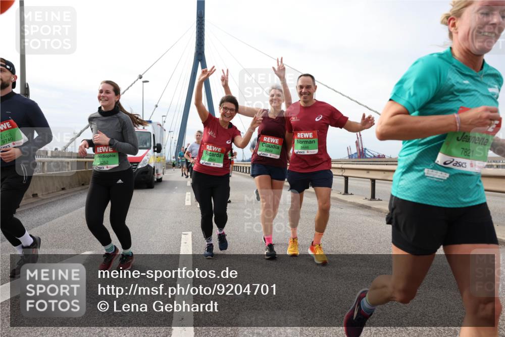 03.10.2025 - Köhlbrandbrückenlauf Lena Gebhardt http://msf.ph/oto/9204701 03.10.2025 15:58:07 Position 2 9740, 3252, 8344, 8444, 8446, 7821 meine-sportfotos.de