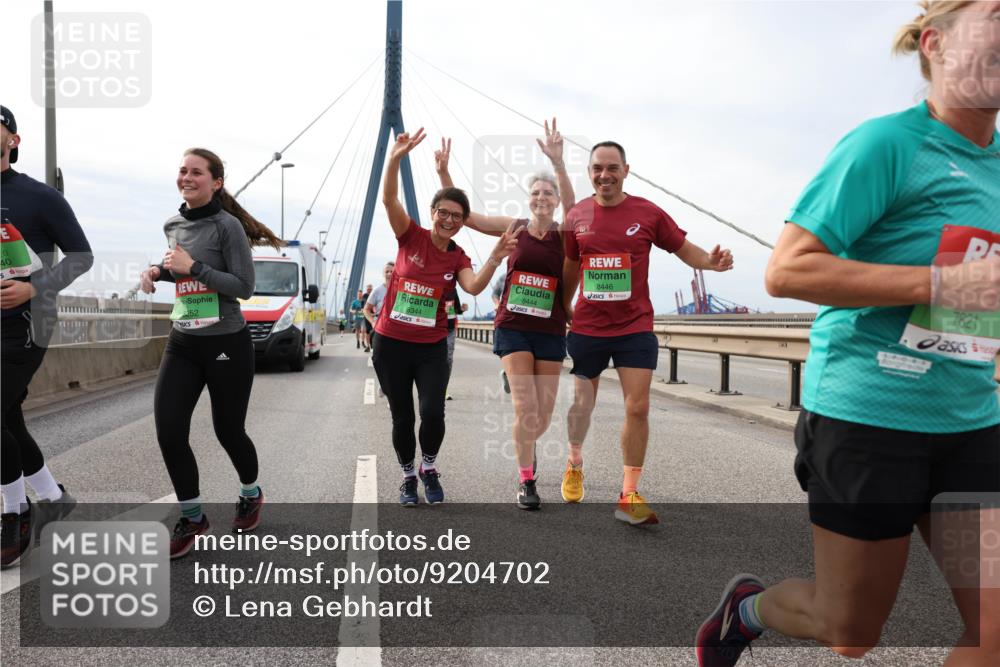 03.10.2025 - Köhlbrandbrückenlauf Lena Gebhardt http://msf.ph/oto/9204702 03.10.2025 15:58:07 Position 2 40, 252, 8344, 8444, 8446, 14043, 7821 meine-sportfotos.de