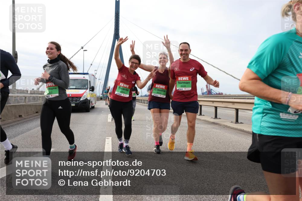 03.10.2025 - Köhlbrandbrückenlauf Lena Gebhardt http://msf.ph/oto/9204703 03.10.2025 15:58:07 Position 2 52, 4249, 8344, 8444, 8446 meine-sportfotos.de