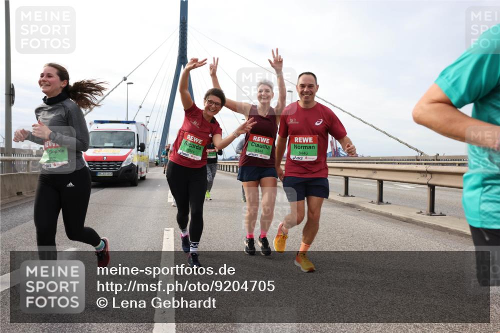 03.10.2025 - Köhlbrandbrückenlauf Lena Gebhardt http://msf.ph/oto/9204705 03.10.2025 15:58:07 Position 2 252, 4249, 8344, 8444, 8446 meine-sportfotos.de
