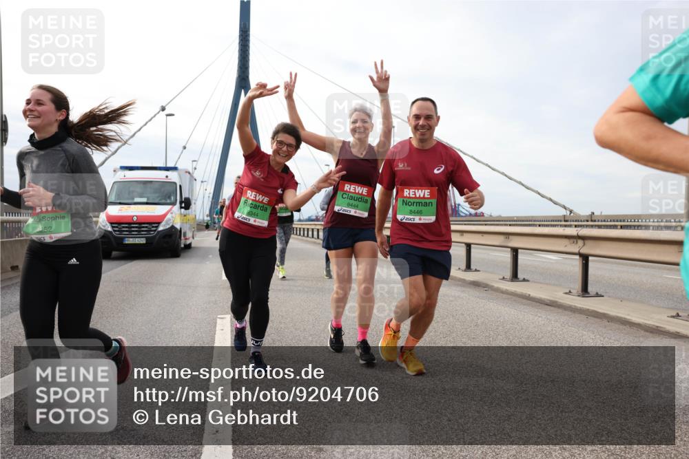 03.10.2025 - Köhlbrandbrückenlauf Lena Gebhardt http://msf.ph/oto/9204706 03.10.2025 15:58:07 Position 2 252, 4249, 8344, 8444, 8446 meine-sportfotos.de