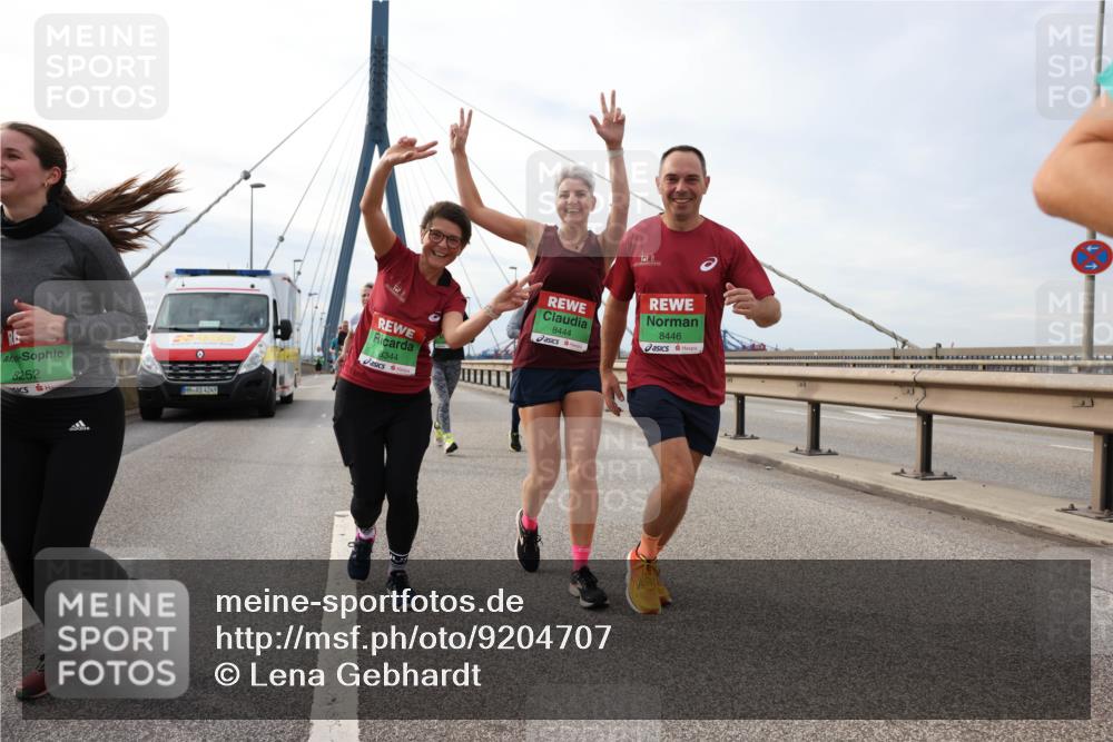 03.10.2025 - Köhlbrandbrückenlauf Lena Gebhardt http://msf.ph/oto/9204707 03.10.2025 15:58:07 Position 2 8252, 4249, 8344, 8444, 8446 meine-sportfotos.de