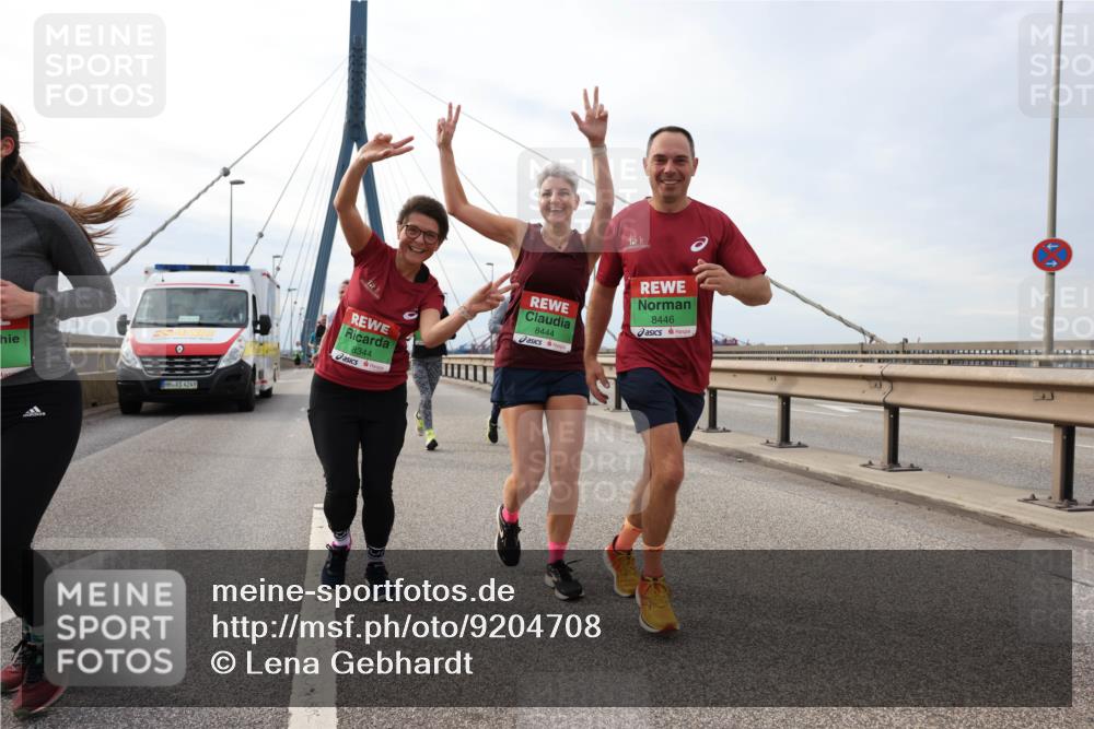 03.10.2025 - Köhlbrandbrückenlauf Lena Gebhardt http://msf.ph/oto/9204708 03.10.2025 15:58:07 Position 2 4249, 8344, 8444, 8446 meine-sportfotos.de