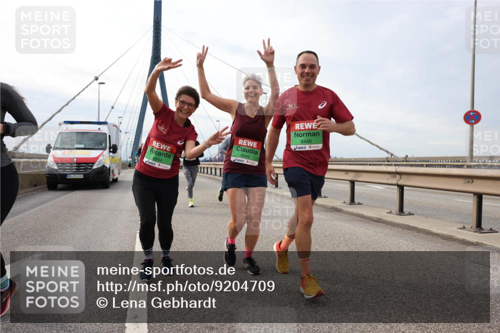 03.10.2025 - Köhlbrandbrückenlauf Lena Gebhardt http://msf.ph/oto/9204709 03.10.2025 15:58:07 Position 2 4249, 8344, 8444, 8446 meine-sportfotos.de