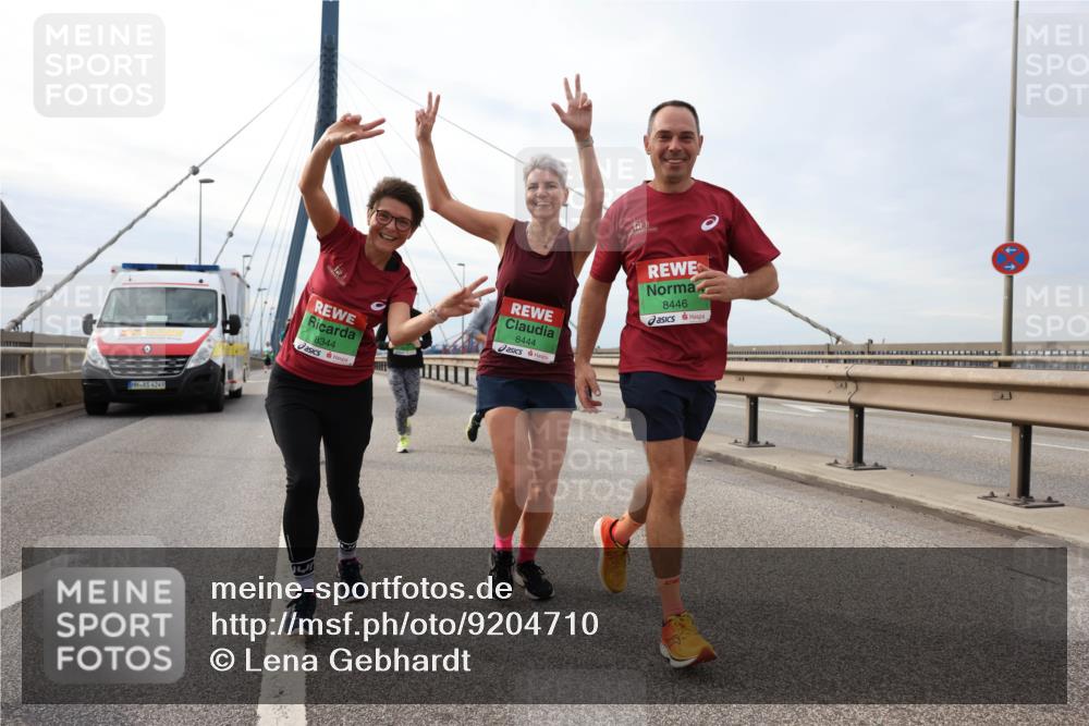 03.10.2025 - Köhlbrandbrückenlauf Lena Gebhardt http://msf.ph/oto/9204710 03.10.2025 15:58:07 Position 2 4249, 8344, 8444, 8446 meine-sportfotos.de