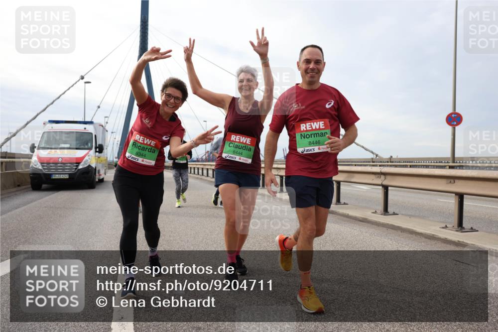03.10.2025 - Köhlbrandbrückenlauf Lena Gebhardt http://msf.ph/oto/9204711 03.10.2025 15:58:07 Position 2 4249, 8344, 8444, 8446 meine-sportfotos.de
