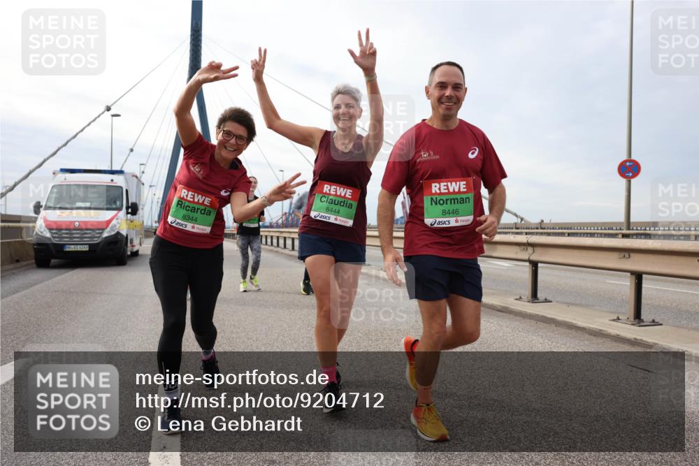 03.10.2025 - Köhlbrandbrückenlauf Lena Gebhardt http://msf.ph/oto/9204712 03.10.2025 15:58:07 Position 2 4249, 8344, 8444, 8446 meine-sportfotos.de