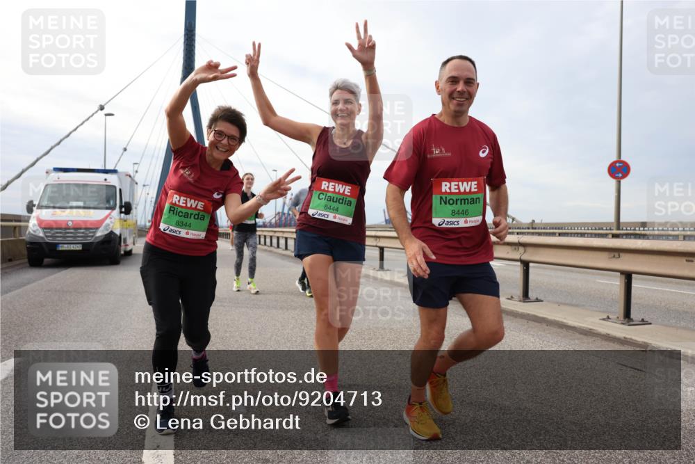 03.10.2025 - Köhlbrandbrückenlauf Lena Gebhardt http://msf.ph/oto/9204713 03.10.2025 15:58:08 Position 2 4249, 8344, 8444, 8446 meine-sportfotos.de