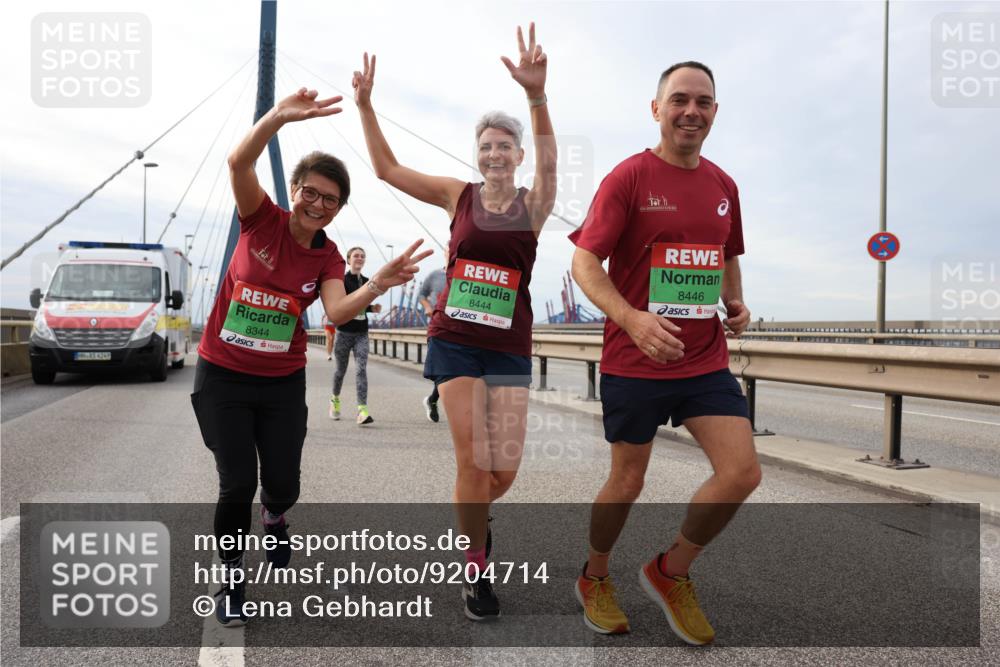03.10.2025 - Köhlbrandbrückenlauf Lena Gebhardt http://msf.ph/oto/9204714 03.10.2025 15:58:08 Position 2 4249, 8344, 8444, 8446 meine-sportfotos.de