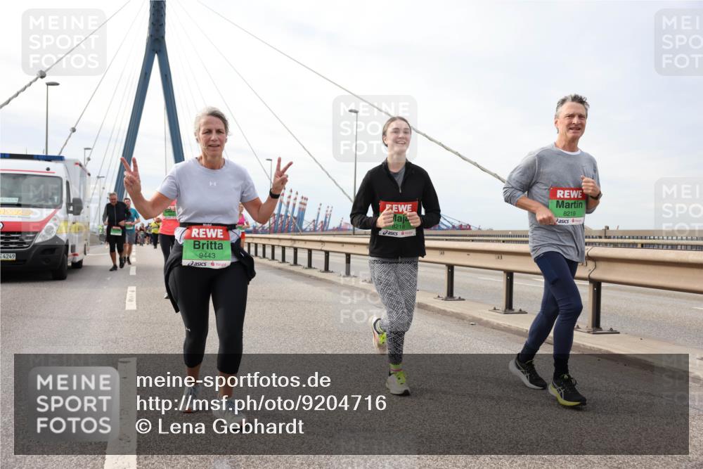 03.10.2025 - Köhlbrandbrückenlauf Lena Gebhardt http://msf.ph/oto/9204716 03.10.2025 15:58:09 Position 2 4249, 9443, 8218, 8219 meine-sportfotos.de
