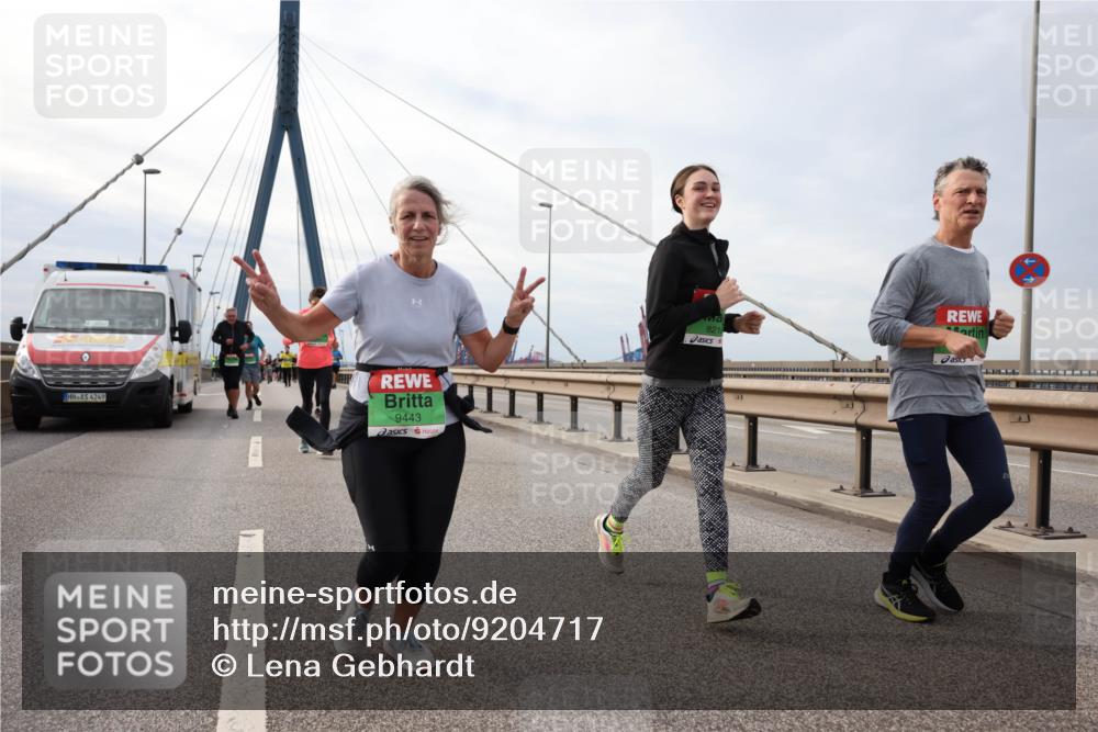 03.10.2025 - Köhlbrandbrückenlauf Lena Gebhardt http://msf.ph/oto/9204717 03.10.2025 15:58:09 Position 2 4249, 9443, 8218 meine-sportfotos.de
