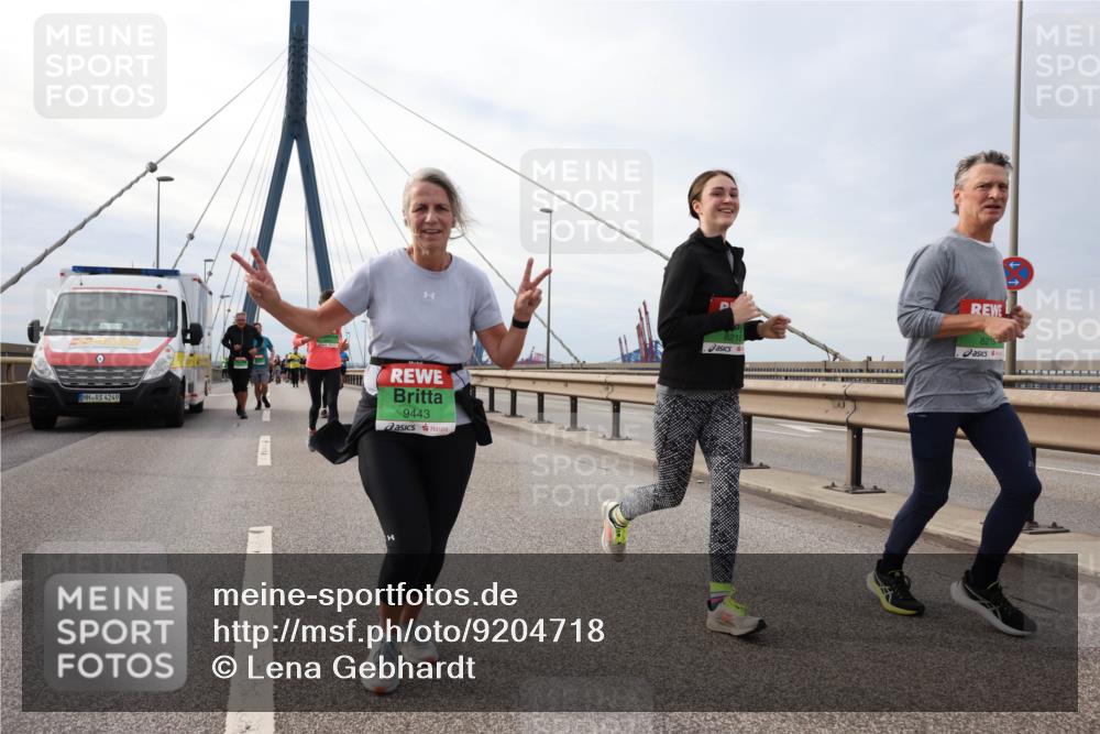 03.10.2025 - Köhlbrandbrückenlauf Lena Gebhardt http://msf.ph/oto/9204718 03.10.2025 15:58:09 Position 2 4249, 9443, 8215 meine-sportfotos.de