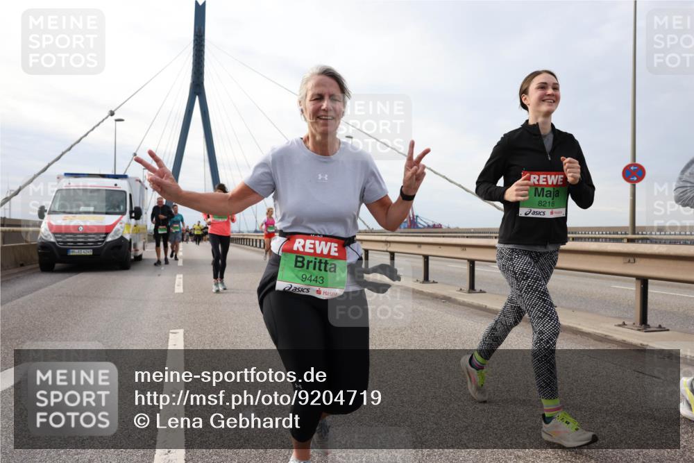 03.10.2025 - Köhlbrandbrückenlauf Lena Gebhardt http://msf.ph/oto/9204719 03.10.2025 15:58:09 Position 2 4249, 9443, 8218 meine-sportfotos.de