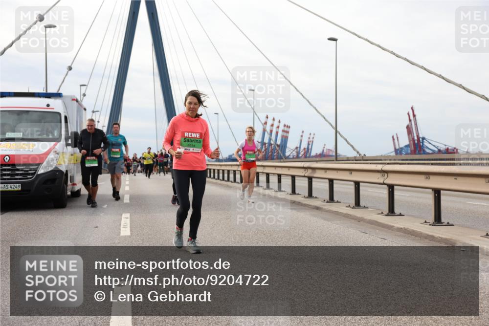 03.10.2025 - Köhlbrandbrückenlauf Lena Gebhardt http://msf.ph/oto/9204722 03.10.2025 15:58:10 Position 2 42, 854, 4249, 8614 meine-sportfotos.de