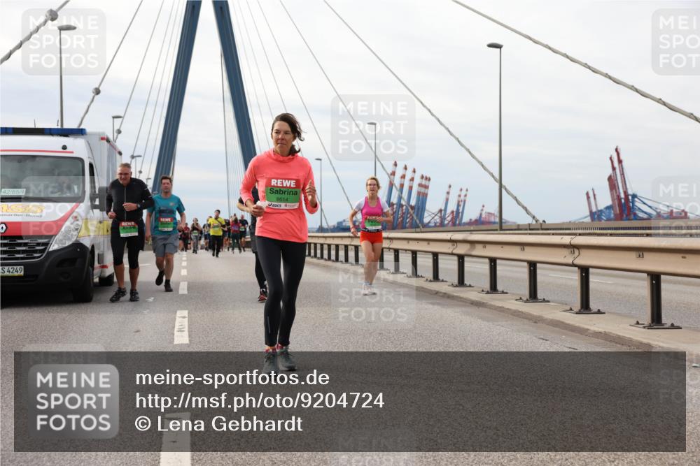03.10.2025 - Köhlbrandbrückenlauf Lena Gebhardt http://msf.ph/oto/9204724 03.10.2025 15:58:10 Position 2 42, 85, 4, 4249, 8614 meine-sportfotos.de