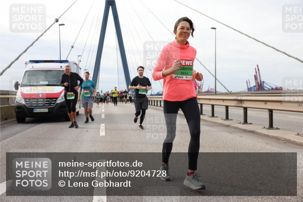 03.10.2025 - Köhlbrandbrückenlauf Lena Gebhardt http://msf.ph/oto/9204728 03.10.2025 15:58:11 Position 2 4249, 8614 meine-sportfotos.de