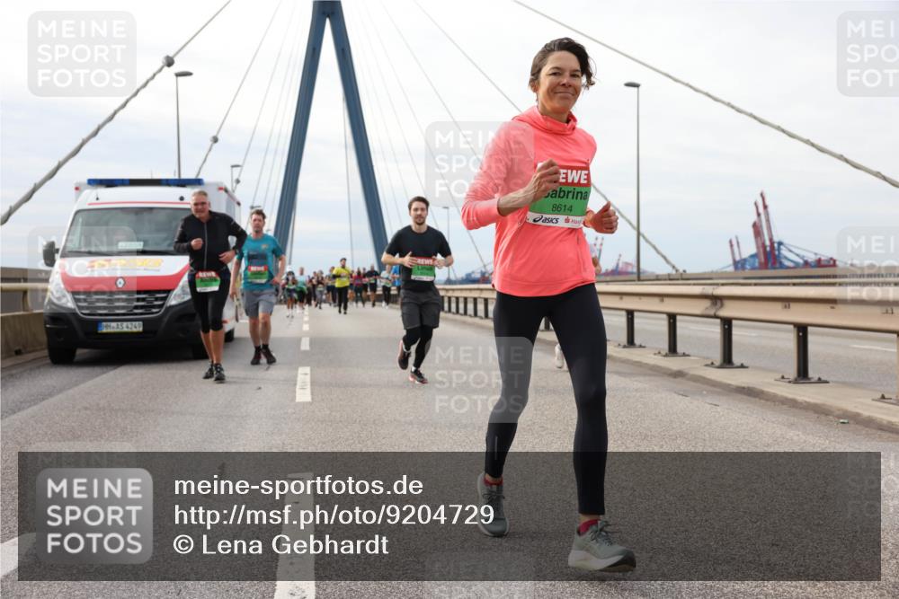 03.10.2025 - Köhlbrandbrückenlauf Lena Gebhardt http://msf.ph/oto/9204729 03.10.2025 15:58:12 Position 2 4249, 8614 meine-sportfotos.de